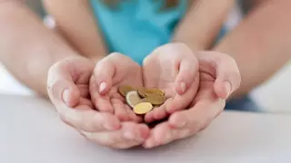 Таксиста лишили водительских прав за долги по алиментам в Алматинской области