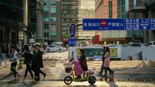 Китаянка 49 раз проехала на красный сигнал на авто бывшего, чтобы отомстить