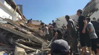 Число погибших осужденных при обрушении общежития в Актау выросло