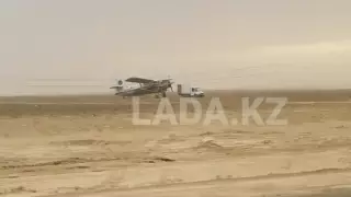 Самолет приземлился в степи из-за пыльной бури в Мангистау - СМИ