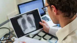 Отказываться от курения важно поэтапно - эксперт