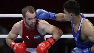 Боксер Аманкул стартовал с победы и стал первым четвертьфиналистом Олимпиады от Казахстана