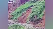 Гигантский оползень в Индии: обвалилась часть горы вместе с дорогой