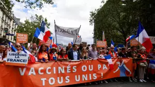 Больше 200 тысяч человек вышли на протесты против COVID-паспортов во Франции