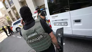 Неизвестный угрожает взорвать гранату в здании кабмина Украины