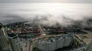 "Нашествие" тумана запечатлели на видео в Актау