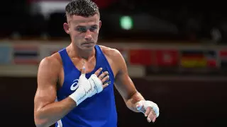 Накрасил ногти и хотел надеть платье: победивший казахстанца на ОИ-2020 боксер удивил заявлением