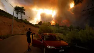Лесные пожары в Греции вышли из-под контроля - власти страны