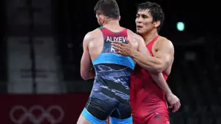 Казахстанский борец-вольник остался без бронзы Олимпиады