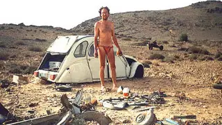 Мужчина выбрался из Сахары на собранном из сломанного авто мотоцикле