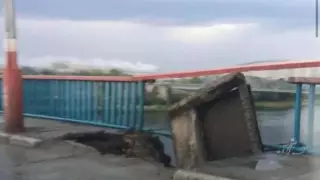 В Семее обвалилась часть "старого моста"