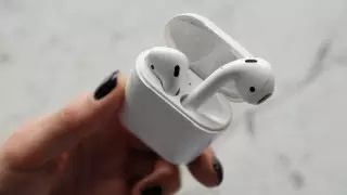 Покупку наушников AirPods объяснили в акимате Алматинской области