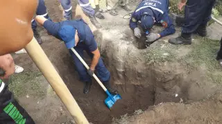 Ребенок упал в 8-метровую скважину в Костанайской области