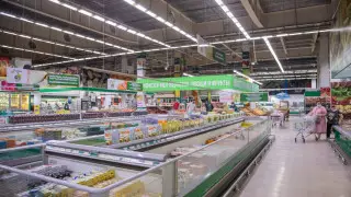 5,3 триллиона тенге оставили казахстанцы в магазинах и на базарах