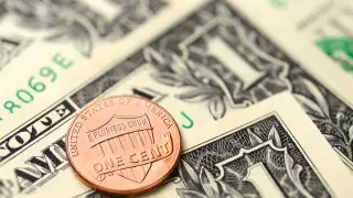 Официальный курс доллара опустился ниже 425 тенге