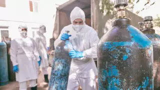 Актюбинский завод ферросплавов поставил рекорд по отгрузке баллонов с кислородом