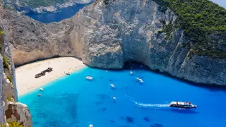 Один из красивейших пляжей мира снова откроют для туристов