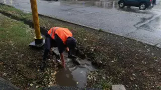 Из-за мусора в арыках образовались потопы в Алматы