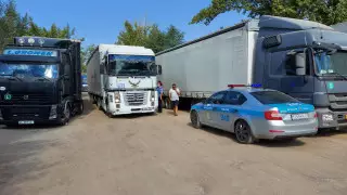 Налоговики ЗКО объяснили затор из фур в центре Уральска