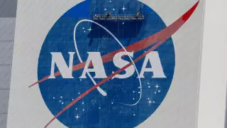 NASA приостановило работу со SpaceX из-за иска Blue Origin