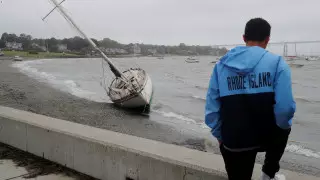 Тропический шторм "Генри" обрушился на США