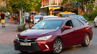 Казахстанцев предупредили о последствиях покупки авто из Грузии и Азербайджана