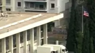 Афганец пытался поджечь себя у посольства США в Афинах