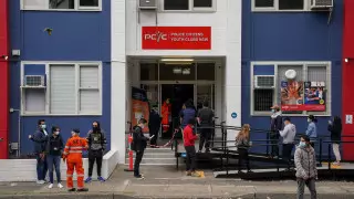 Палатки установили возле больниц из-за вспышки COVID-19 в Австралии