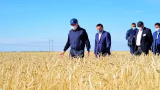 Мамин проинспектировал ход осенне-полевых работ в Акмолинской области