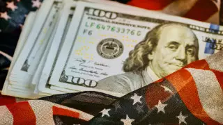 Каким будет официальный курс доллара в выходные