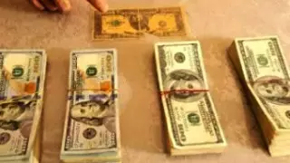 Мужчины пытались продать купюру в миллион долларов и попали в полицию