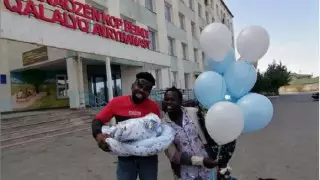 У пары из Нигерии родился ребенок в Жанаозене