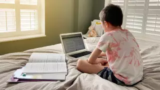 Казахстанцы распространяют фейк о переходе на дистанционное образование