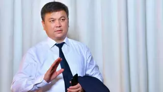 Главный врач Шымкента придумал необычный ход для привлечения мужчин к вакцинации