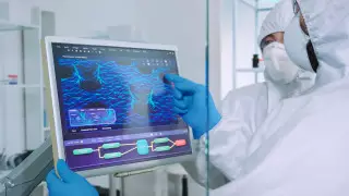 Вирусолог рассказал о людях, неуязвимых перед коронавирусом