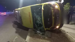 Машина скорой помощи попала в ДТП и перевернулась в Уральске