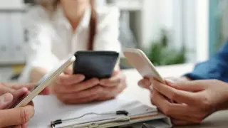 Создаем стране кучу проблем - эксперт о смене кода на +997