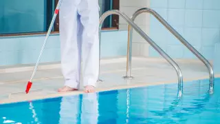 Полиция расследует отравление детей в бассейне Алматы