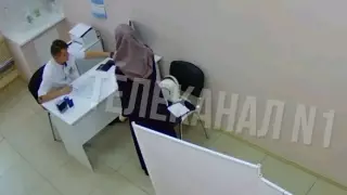 Муж избил врача, осмотревшего его одетую в хиджаб супругу