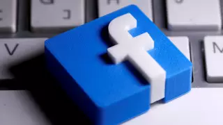 Акционеры подали в суд на Facebook