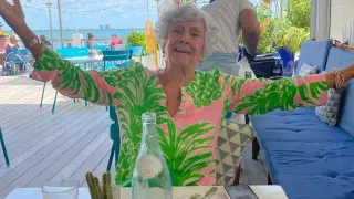 93-летняя танцующая бабушка-модница стала звездой Сети