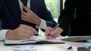 Денежные операции казахстанских политиков и их семей будут проверять