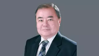 Президент Токаев наградил академика Майдана Сулейменова