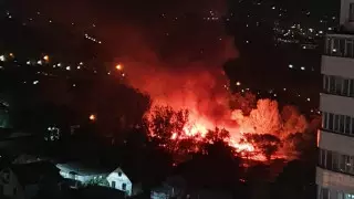 Заброшенное кафе загорелось в Алматы