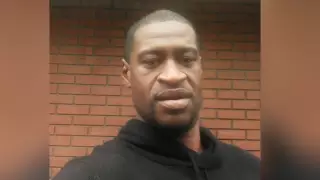 Бюст Джорджа Флойда в Нью-Йорке облили краской