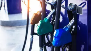 Причину топливного кризиса в Казахстане назвал депутат