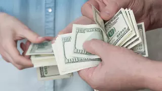 Курс доллара снова снизился