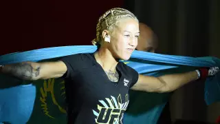 Первая в истории UFC казахстанка получила рекордный гонорар за победу