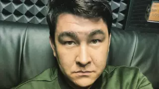 Азамат Мусагалиев снова спел на казахском и получил комплименты от пользователей