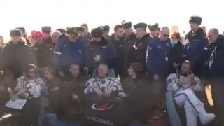 Корабль c первым в истории киноэкипажем приземлился на территории Казахстана